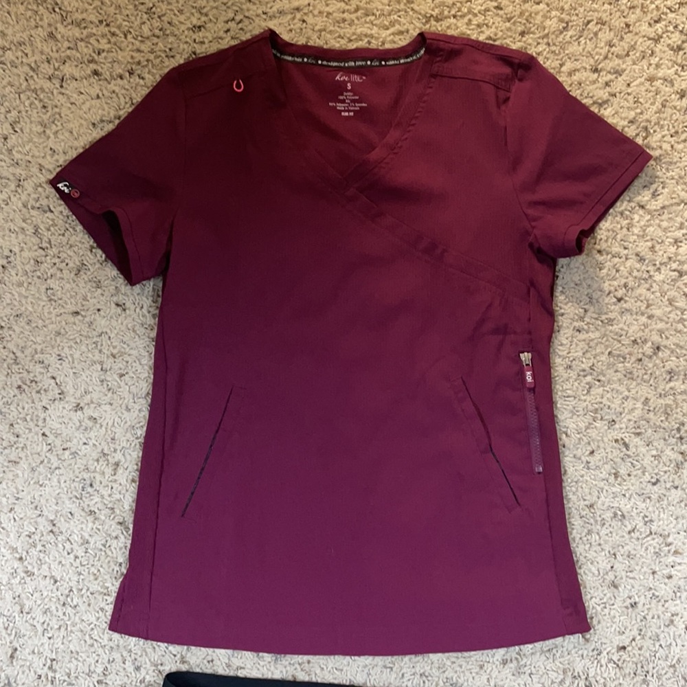 Koi Lite scrub set